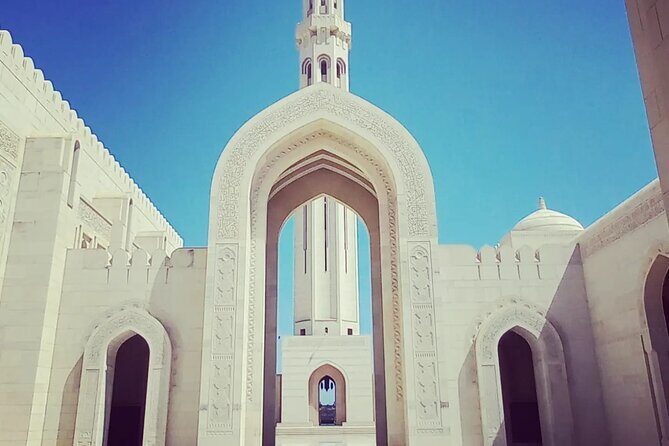 Private Half-day Tour in Muscat - Sultan Qaboos Grand Mosque and garden time (free and worth it)