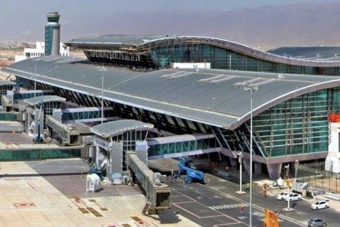 Private Luxury Airport Transfer From & To Salalah Airport - Your Private, Air-Conditioned Ride: Vehicle Choices for 3 to 8 Seats