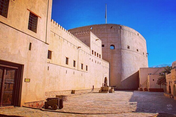 Private Oman Full Day Guided Sightseeing Tour - What the 4WD Ride and Long Hours Really Mean