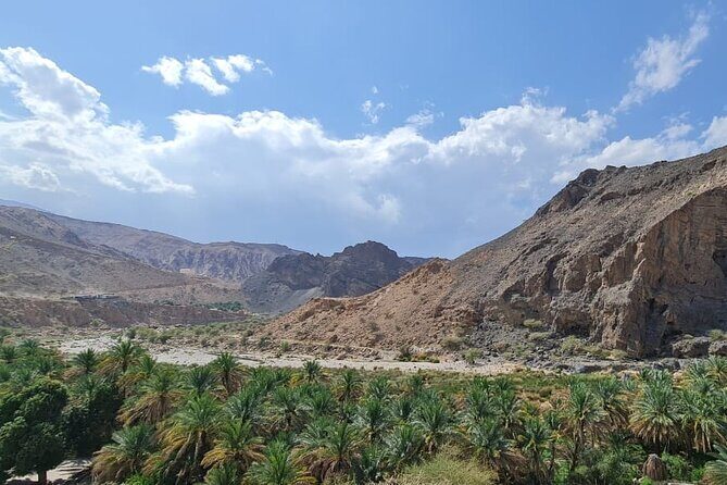 Private Wadi Arbyeen - Sinkhole - White Sand Beach- Full Day Tour - Wadi Shab Photo Stop: Start-of-Wadi Views and an Optional Lunch