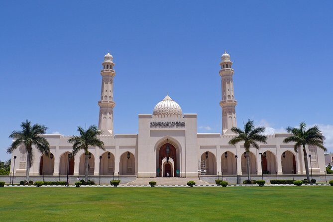 Salalah City private tour - all-inclusive sightseeing tour - Coconut and banana plantations: irrigation systems you can actually see
