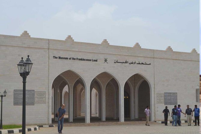 Salalah City Tour :Salalah Tours - Sultan Qaboos Mosque: scale, shade, and the drive through green Salalah