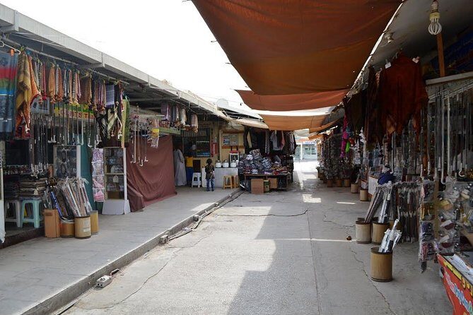 Salalah City Tour :Salalah Tours - Al Haffa and the souks: incense boxes, gold-and-ornament stops, and the old souk walk