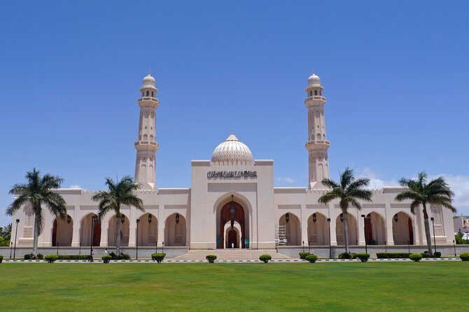 Salalah City Tour + West Coast Combo (Mughsail beach, blowholes) - Al-Husn Souq: frankincense shopping that’s actually worth a stop