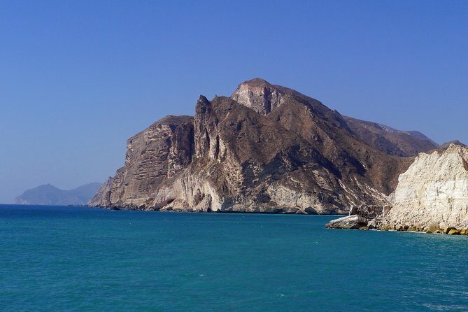Salalah City Tour + West Coast Combo (Mughsail beach, blowholes) - Sultan Qaboos Mosque: the calm start (and the wow details)